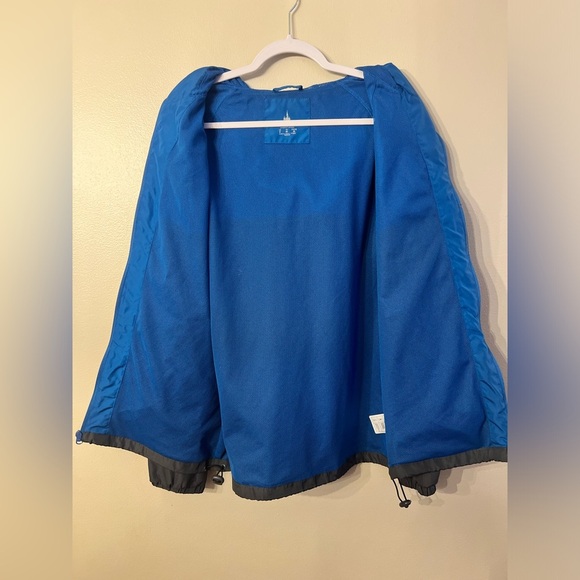 Walt Disney 1971 World Windbreaker Jacket
Size small - Picture 3 of 4